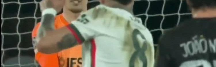 金年会APP-气得不轻，约恩森89分钟出球失误险丢球，恩佐冲其怒吼+砸球