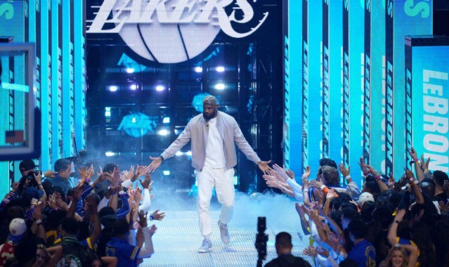 金年会APP-詹姆斯无缘全明星赛首发后：若我能去我肯定到，无论怎样都无所谓